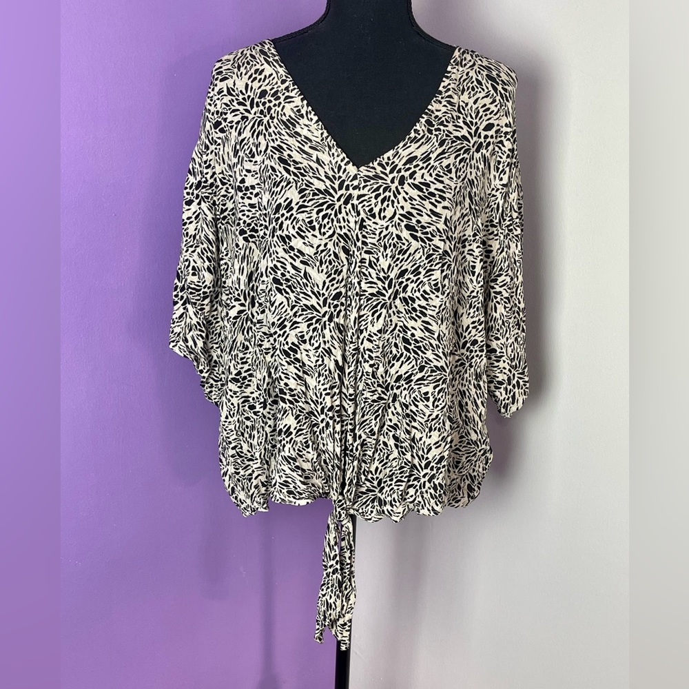 Beautiful patterned tie front blouse top